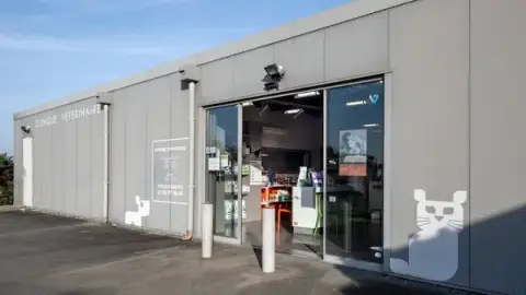 Veterinary clinic of arnoult